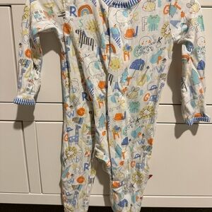 2 pairs magnetic me footies 0-3months